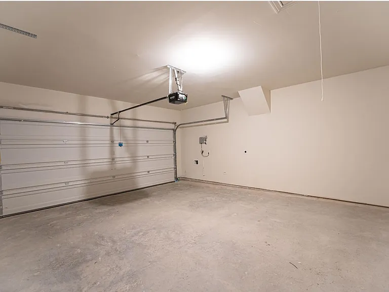 905 Calhoun Dr — Photo 12