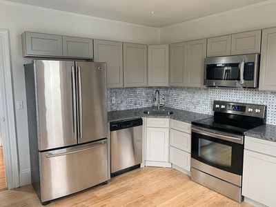 24 Cabot St APT 2, Salem, MA, 01970