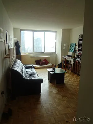 Rented by Anchor Associates | media 23