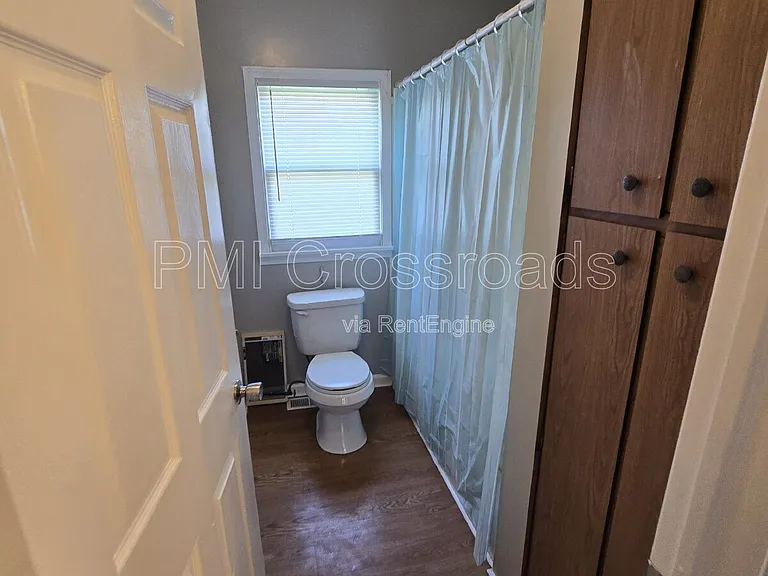 153 S Cypress Ave — Photo 17