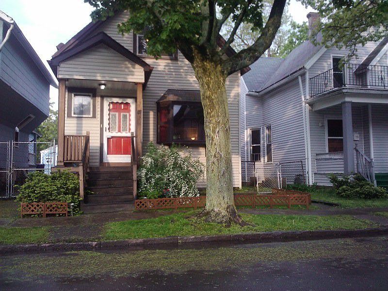 1st image of 27 S Putnam St