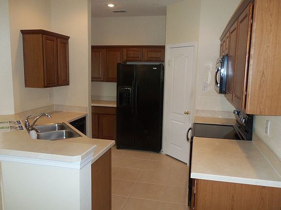 4th image of 1931 San Jacinto Cir