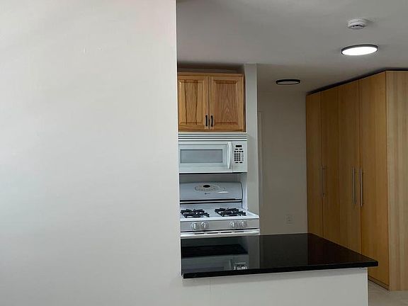 4th image of 2301 Farrington Ave #3-301