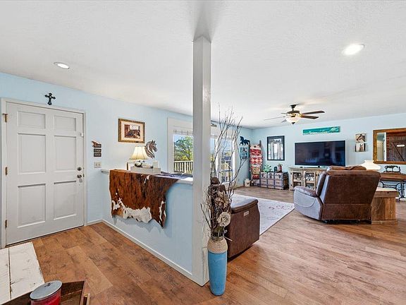 4th image of 18835 Hilltop Rd