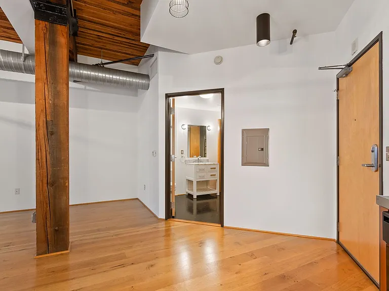 1420 NW Lovejoy St #633 — Photo 18