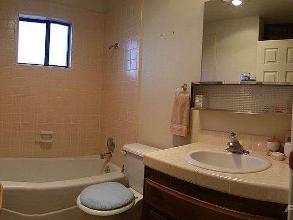 4-GI-Bathroom
