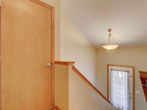 4th image of 930 Twilight Dr