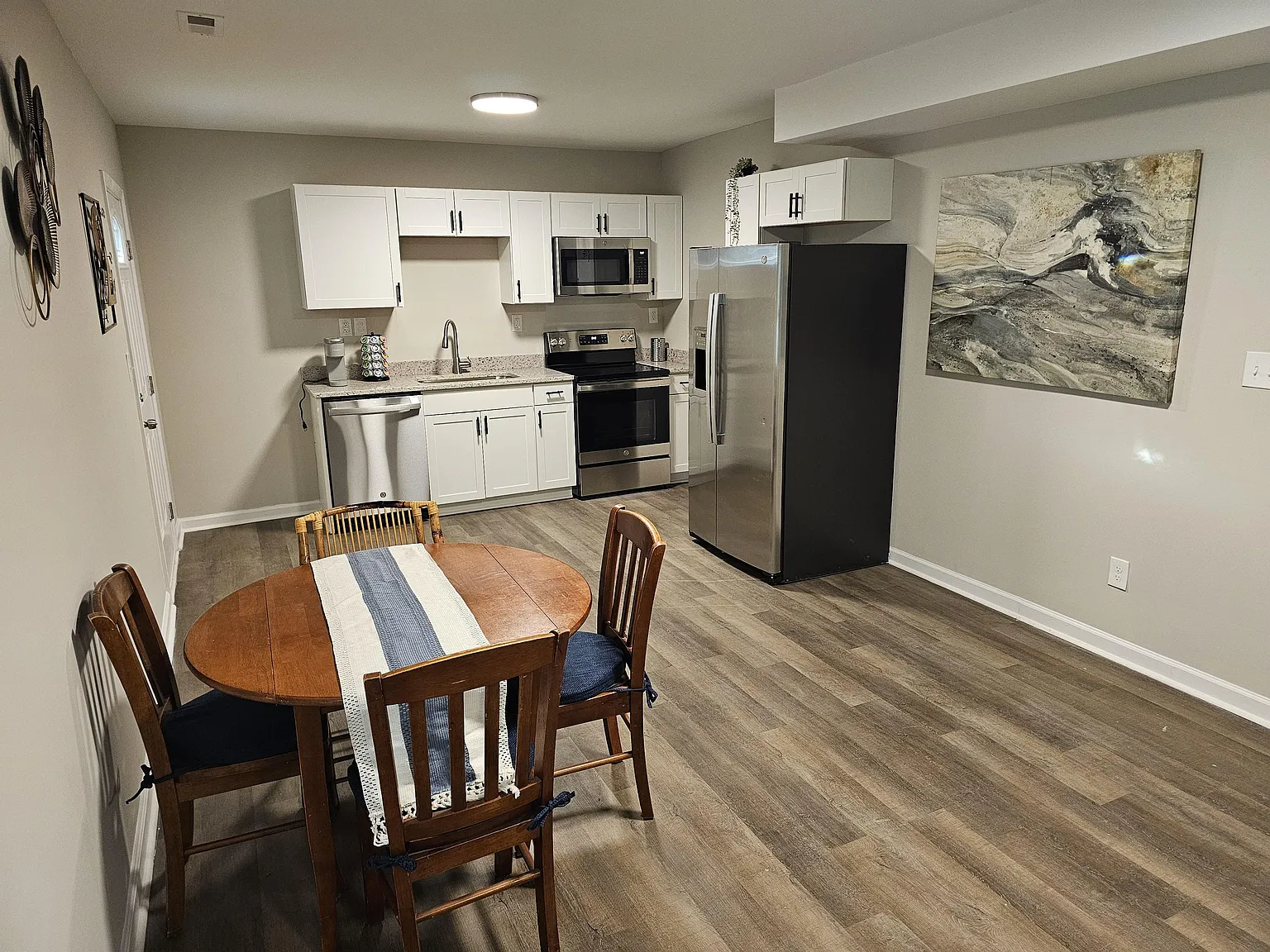 2 bed, 1.0 bath, 1000 sqft, $1,274 — Photo 4