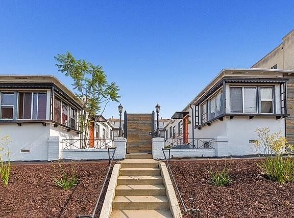 5th image of 4125 W Adams Blvd #1X1-1750.0