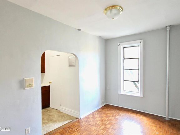 5th image of 520 W 183rd St APT 51