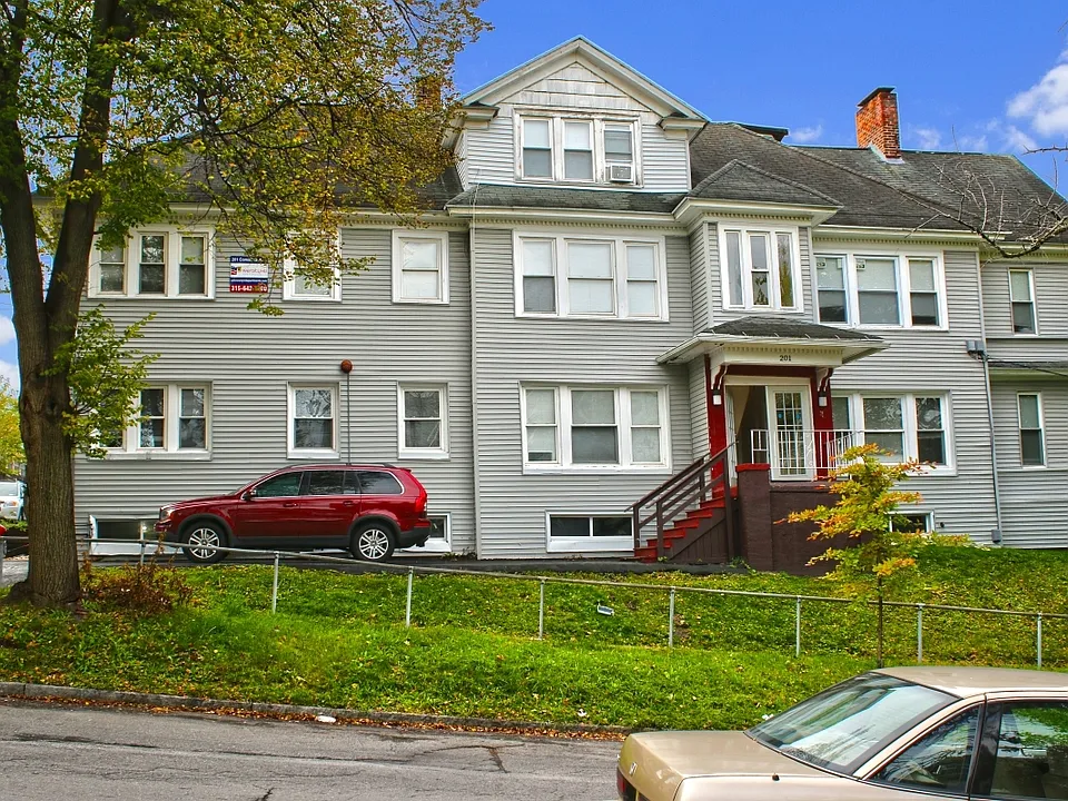 201 Comstock Ave