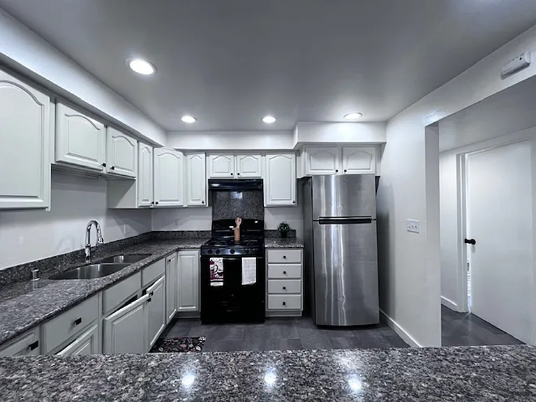 731 Willow St — Photo 2