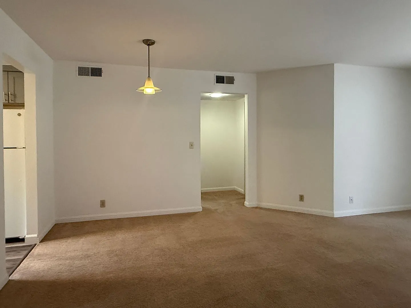 Clean & Spacious 2 Bedroom 1 Bath Upstairs Santa Clara Condo in Park-Like Community — Photo 4