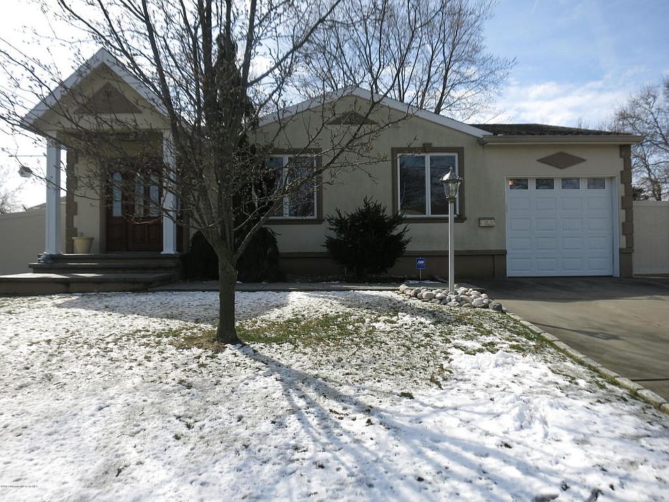 1st image of 4 E Susan St