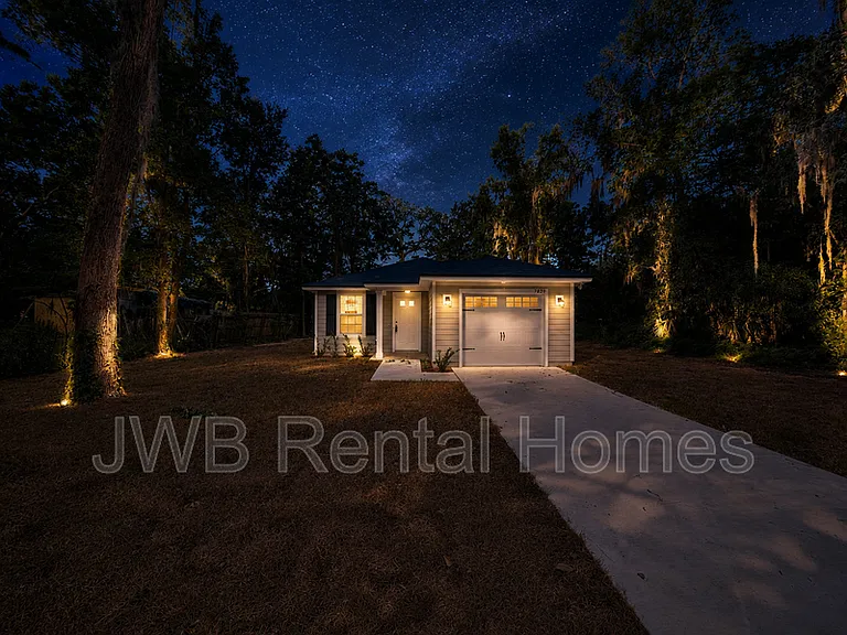 7828 Dekle Ave — Photo 11