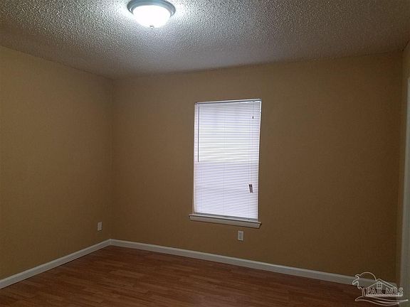 4th image of 222 W Belmont St APT 210