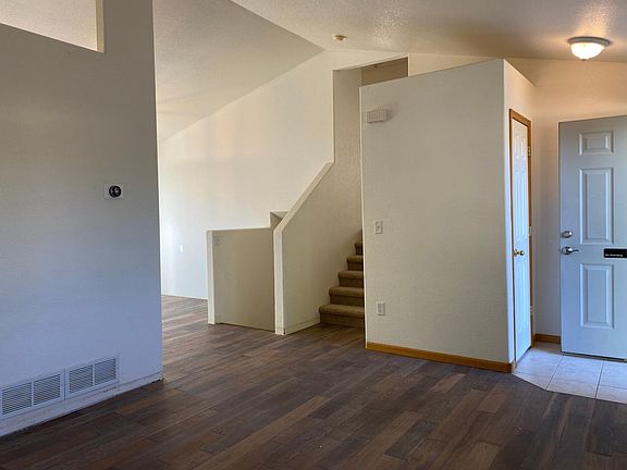 3rd image of 3818 Longhorn Ln