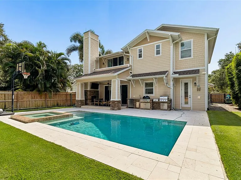 110 S Beverly Ave — Photo 24