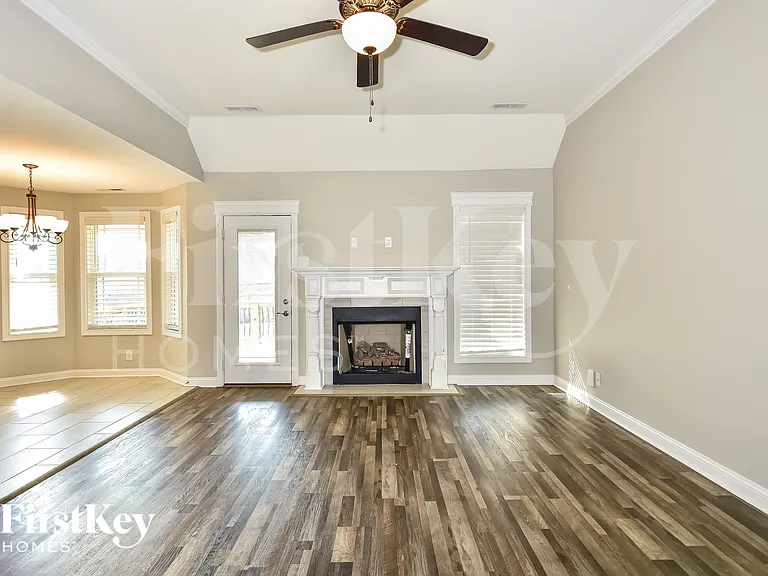 1045 Rushmore Rd — Photo 4