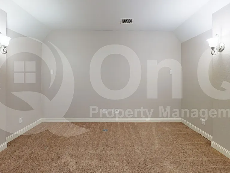 901 Colby Dr — Photo 14
