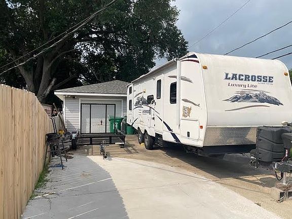 3rd image of 1409 Carrollwood Dr
