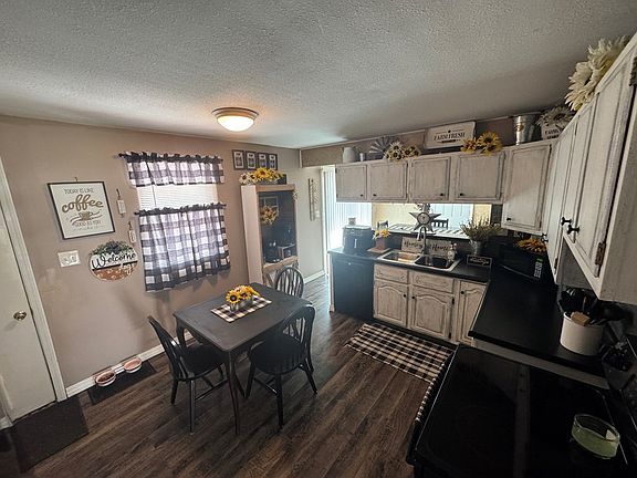 4th image of 106 W Williams St
