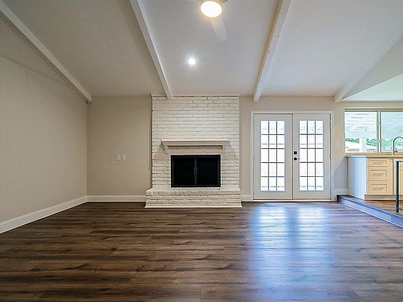 3rd image of 2701 Wagonwheel Dr