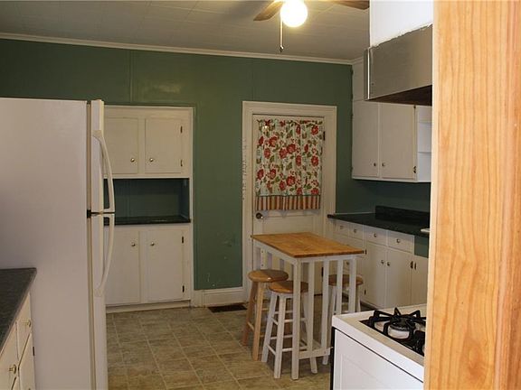 2nd image of 239 E Park St