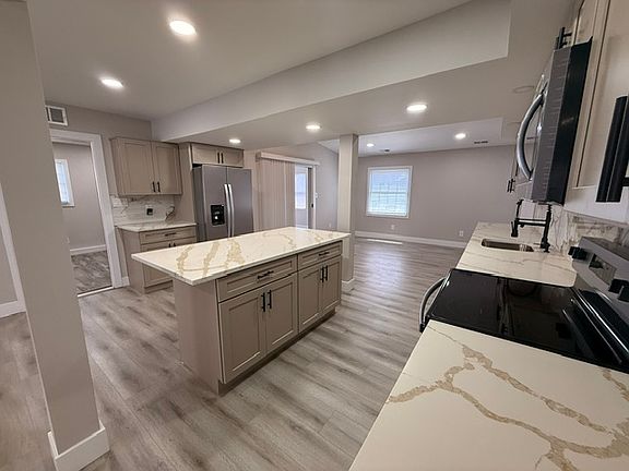 3rd image of 33 Misty Pine Rd