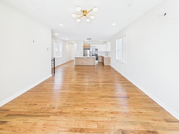 3rd image of 2236 W Cermak Rd #1F