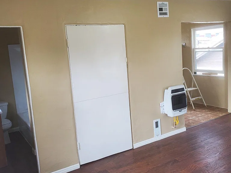 1218 D St #C — Photo 11
