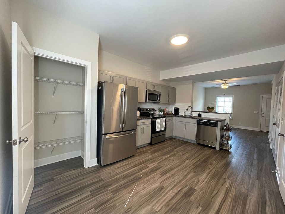 1st image of 2005 Willow Dr #8