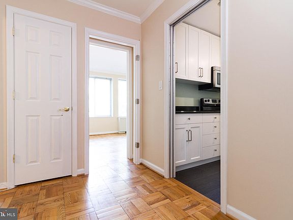 5th image of 3033 New Mexico Ave NW APT 204