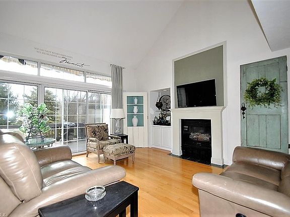 3rd image of 375 Blair Cir