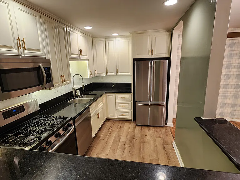 5255 Bellingham Ave #109 — Photo 6