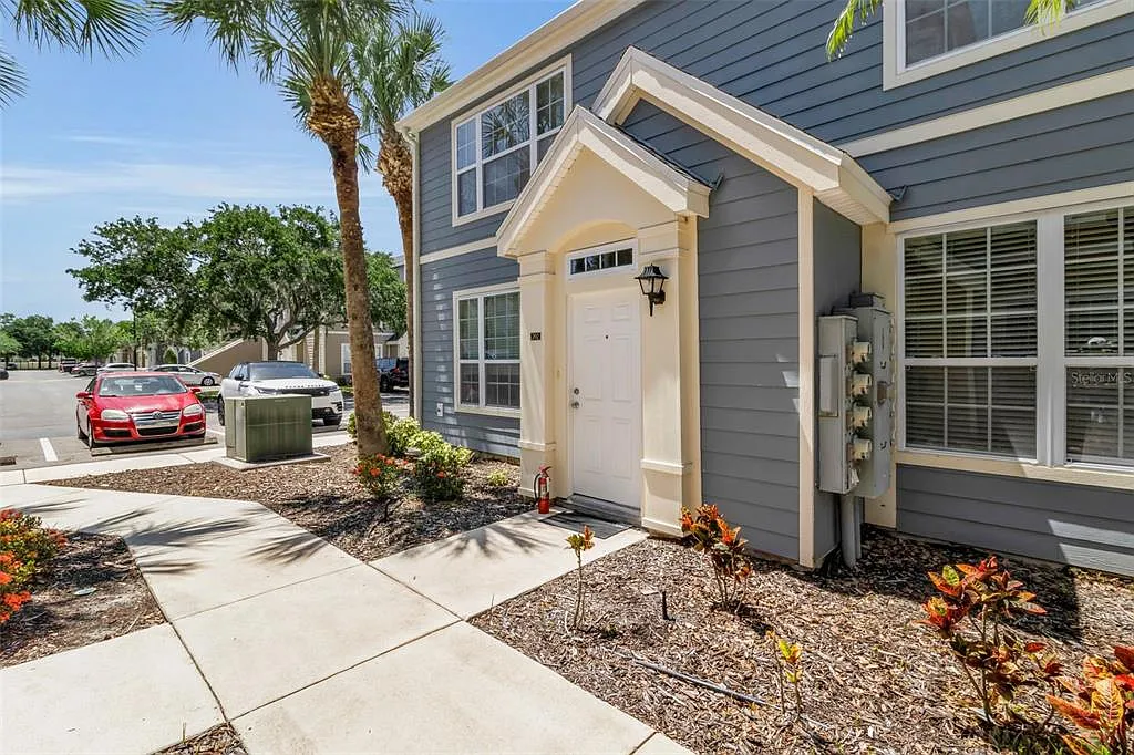 3 bed, 2.0 bath, 1499 sqft, $2,000 — Photo 2