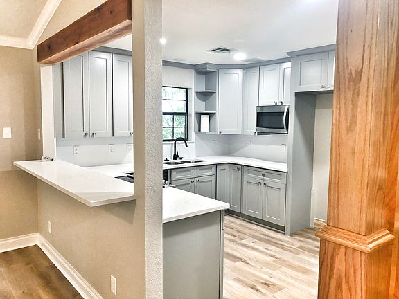 5th image of 5056 Lakeaire Cir