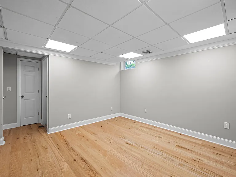 49 N Chatsworth Ave — Photo 32