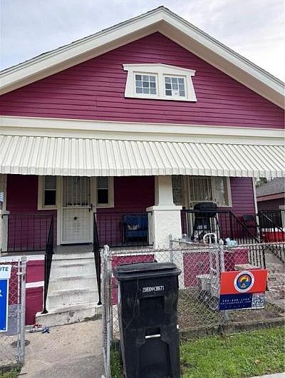 1st image of 819 De Armas St