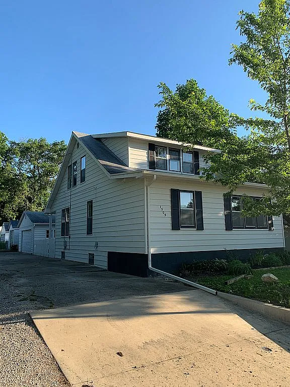 1505 W Washington St photo 1