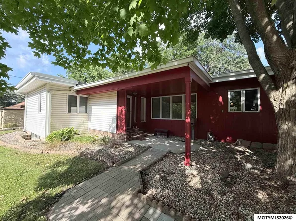 635 N 8th St, Forest City, IA 50436