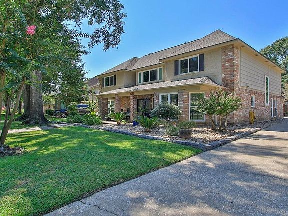 3rd image of 16119 Maplehurst Dr