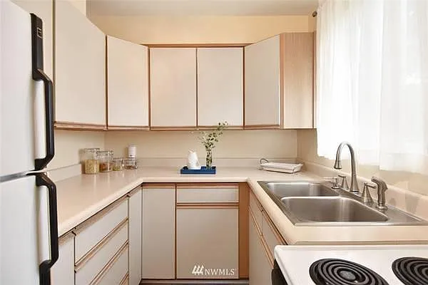 4838 Terrace Dr NE — Photo 8