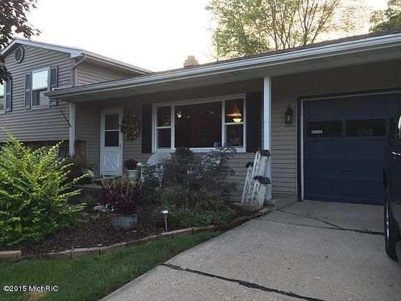 4th image of 139 Lincolnwood Dr