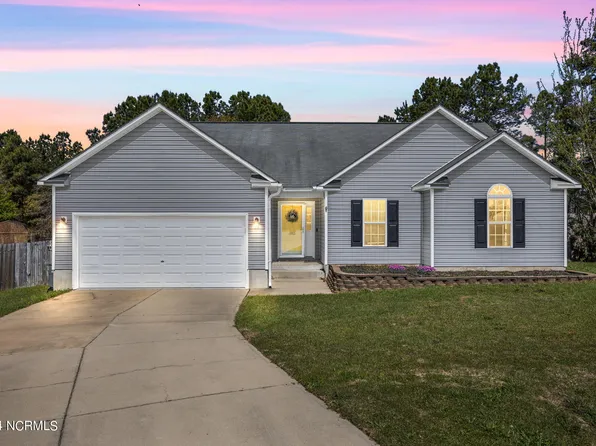 682 Copper Creek Drive, Raeford, NC 28376