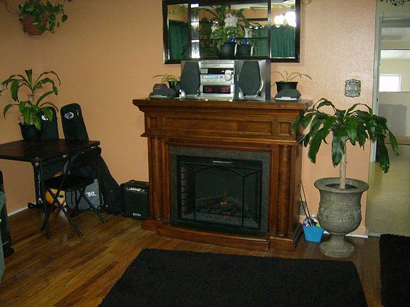 2nd image of 925 North Blvd