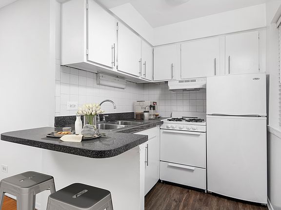 5th image of 515 W Barry Ave APT 452