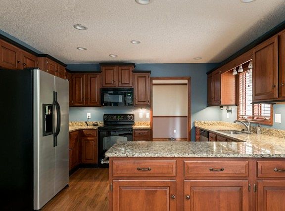 3rd image of 1413 Woodway Dr