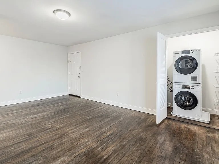 Chelsea Village Apartments — Photo 2