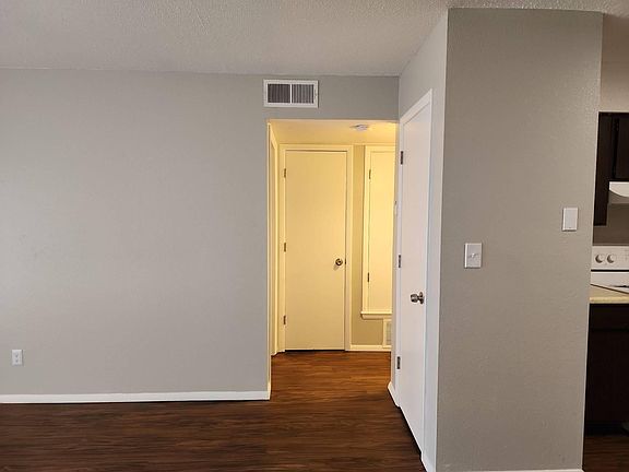 5th image of 3905 N Rockwell Ave #209
